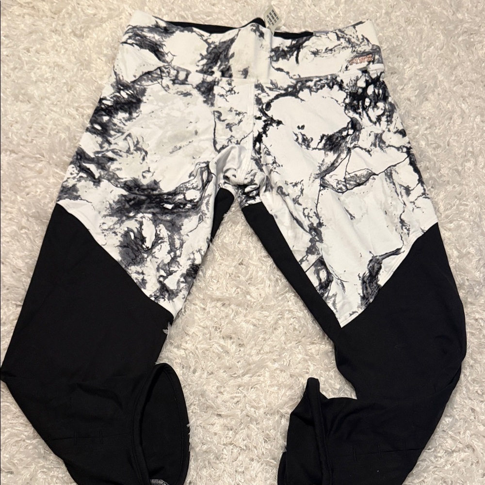 Pink Victoria’s Secret  Marble Print Leggings size small NWT